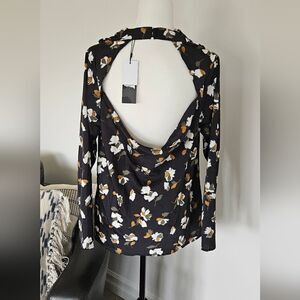 💝Nwt black printed blouse womith feather like/ leaf floral